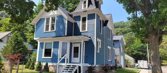NEW! The Glarum Apartment - Gorgeous Dog-Friendly Apartment in Great Location with Minisplit A/C!