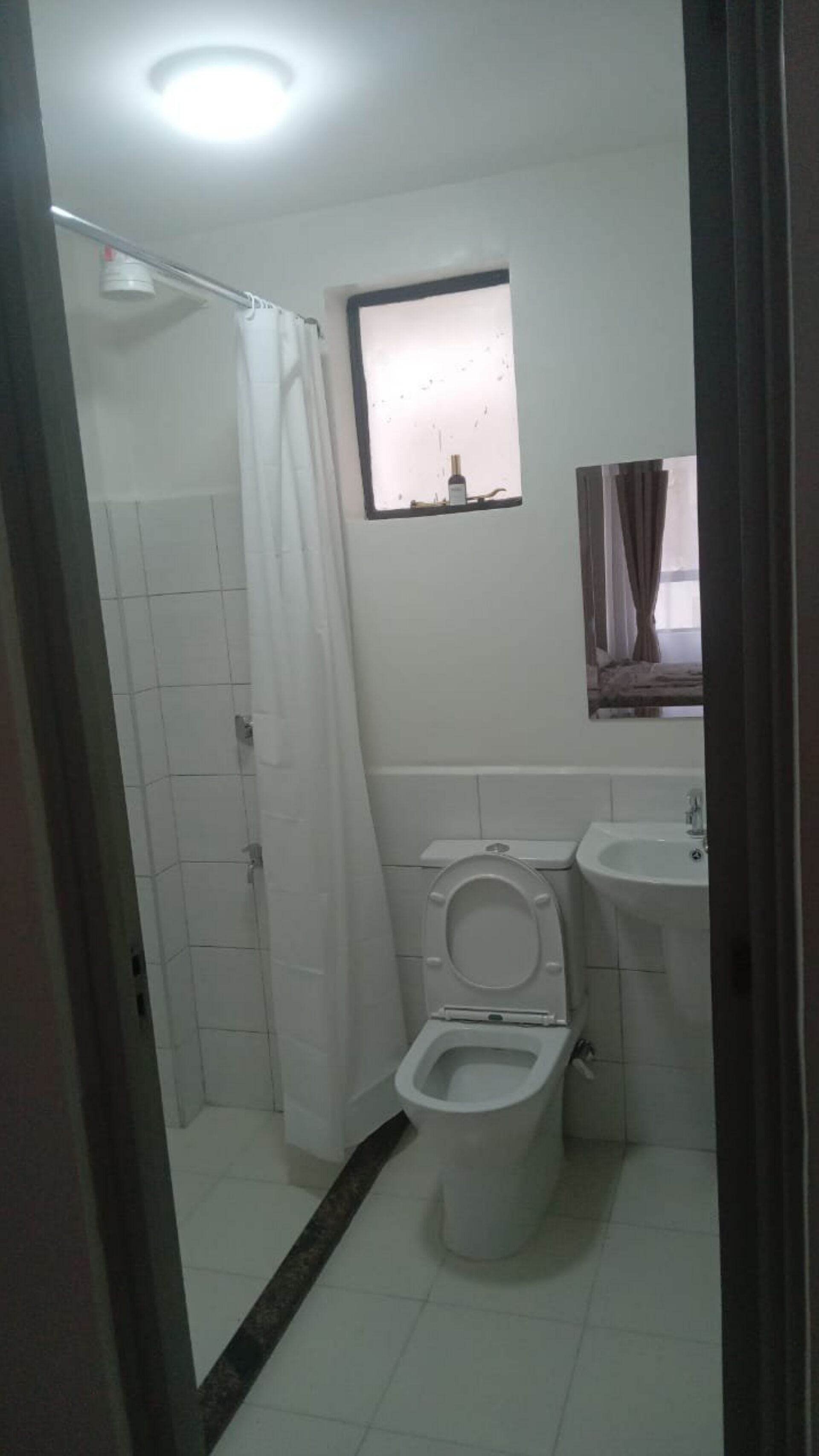 Bidet, serviettes fournies, savon, papier toilette