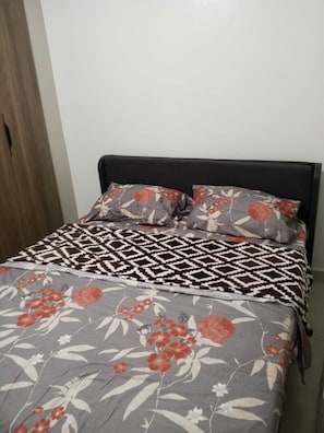 2 bedrooms, iron/ironing board, WiFi, bed sheets - Cozy Apartment in Garden city Mall close to CBD (Nairobi)