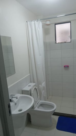 Bidet, towels, soap, toilet paper - Cozy Apartment in Garden city Mall close to CBD (Nairobi)