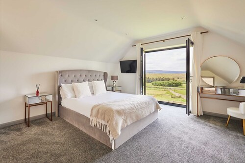 Host Stay Thistle Cottage