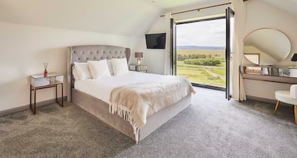Host Stay Thistle Cottage