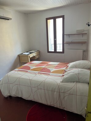 Room - Vrbo Property (Sérignan-du-Comtat)