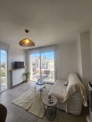 Living area - Vrbo Property (La Seyne-sur-Mer)