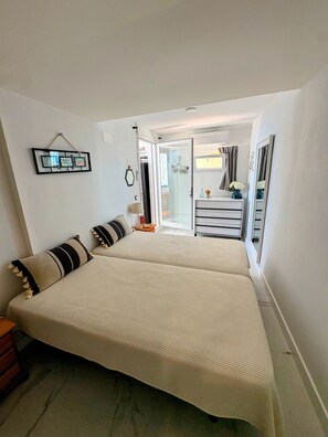 2 bedrooms, iron/ironing board, WiFi, bed sheets - Private residence with ocean and mountain views, pool, 2 toilets, 2 bathrooms, parking (Peñíscola)
