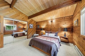 5 bedrooms, desk, free WiFi, bed sheets - Lodge style 5 bedroom, 2 kitchens, large deck, outdoor firepit, 1 dog ok (Manzanita)