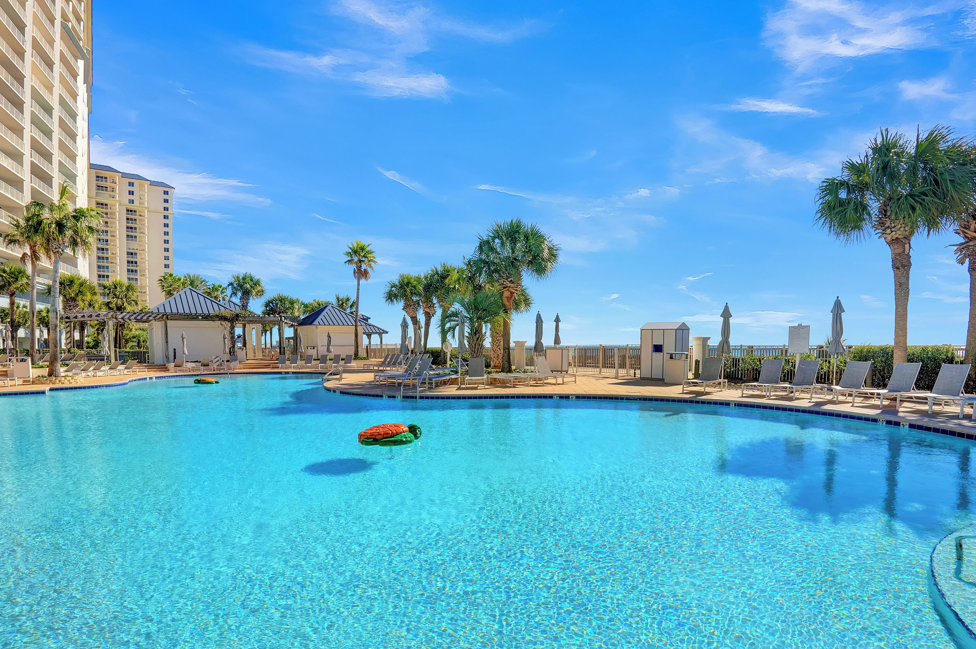 Una piscina cubierta, una piscina climatizada