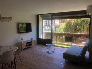 Living area - Vrbo Property (Saint-Cyprien)