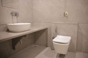Bathroom | Shower, hair dryer, towels - Hotel Rangoli (Vesma)