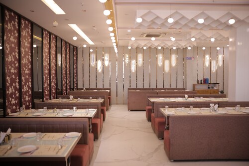 Hotel Rangoli - 10 min from Palsana Chowk