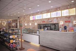 Coffee shop - Hotel Rangoli - 10 min from Palsana Chowk (Jalalpore)