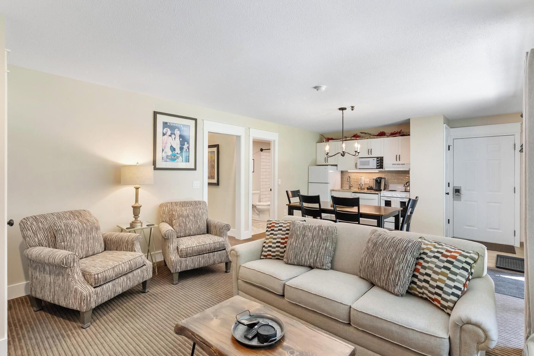 Smart TV, fireplace