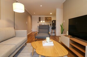 2 bedrooms, Internet - w Exceptional 2BR w Balcony in Miraflores (Lima)