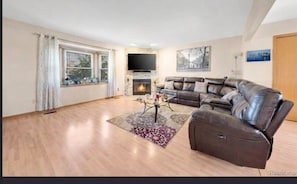 Smart TV, fireplace