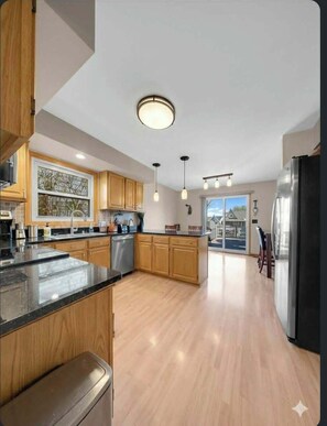 Coffee/tea maker, fridge, microwave, oven