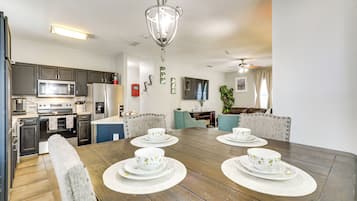 House (3 Bedrooms) | Interior