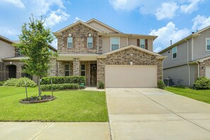 House (5 Bedrooms) | Interior - Family Suburban Retreat! 20 Mi to Dtwn Houston (Houston)