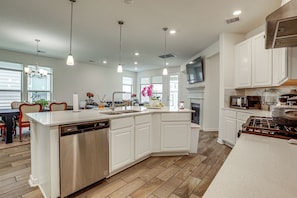 House (5 Bedrooms) | Interior - Family Suburban Retreat! 20 Mi to Dtwn Houston (Houston)