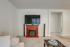 House (5 Bedrooms) | Interior - Family Suburban Retreat! 20 Mi to Dtwn Houston (Houston)