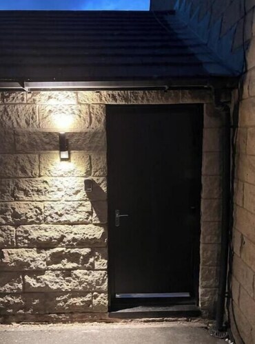 HD2 The Hideaway | Stylish Private Annex near Brighouse