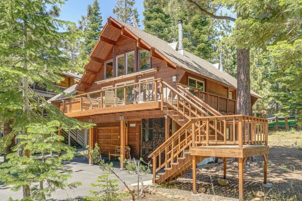 4 Mi To Lake Tahoe! All-season Retreat W/ Hot Tub - Nevada