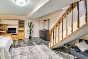 Apartment (3 Bedrooms) | Interior - 3 Mi to Old Town Arvada! Family Townhome w/ Patio (Arvada)