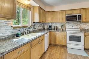 Apartment (3 Bedrooms) | Interior - 3 Mi to Old Town Arvada! Family Townhome w/ Patio (Arvada)