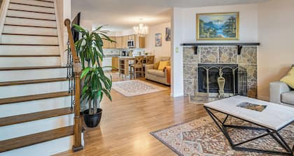 3 Mi to Old Town Arvada! Family Townhome w/ Patio