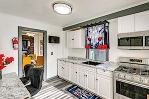 House (6 Bedrooms) | Interior - 8 Mi to Metlife Stadium! Teaneck Retreat w/ Yard (Teaneck)