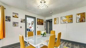 House (6 Bedrooms) | Interior