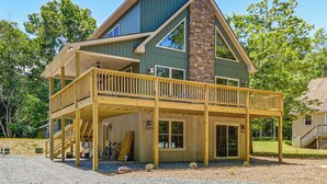 A two-story house with a balcony, a staircase, and a garage. - 1 Mi to Beach! Home w/ Game Room in Albrightsville (Albrightsville)