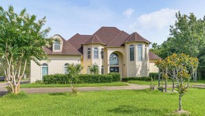House (5 Bedrooms) | Depan hartanah