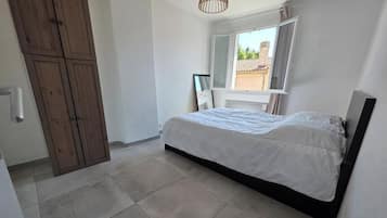 2 chambres, fer et planche à repasser, Wi-Fi, draps fournis