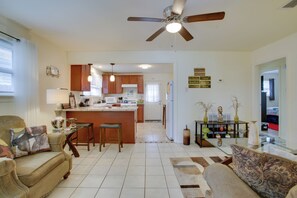 House (2 Bedrooms) | Interior