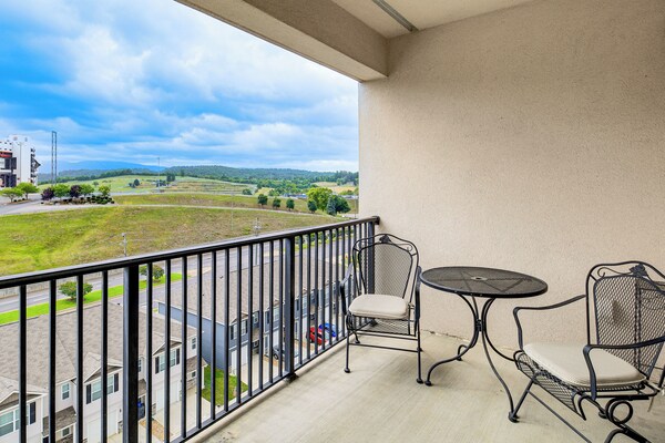 Walk To Bristol Motor Speedway: Retreat W/ Pool! - Boone Lake, TN