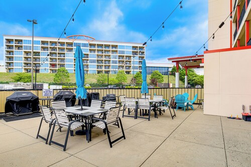 Walk to Bristol Motor Speedway: Retreat w/ Pool!