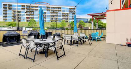 Walk to Bristol Motor Speedway: Retreat w/ Pool!