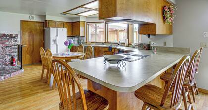 Sunny Sequim Getaway: Walk to Downtown Shops!