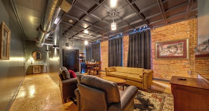 The Lounge - Vintage Loft Apartment