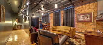 The Lounge - Vintage Loft Apartment