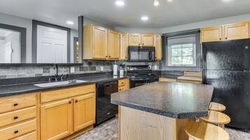 House (4 Bedrooms) | Interior