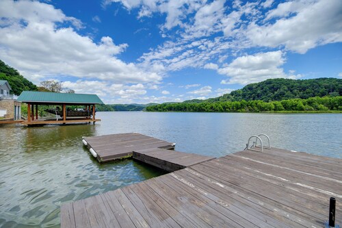 Fire Pit & Floating Dock! Claytor Lake Hideout