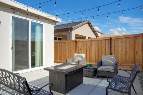 Modesto Area Family Getaway w/ Patio & Backyard!