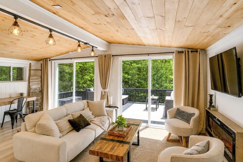 High-design Monroe Cabin on 2 Private Acres!