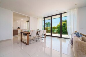 Interior - Bright Artistic 4-Bedroom Home in Faro | Newly Refurbished | 3 Bathrooms (Faro)