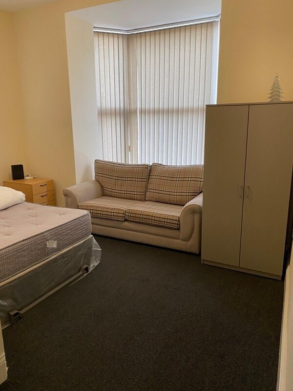 House 2 Bedrooms Sleeps 4 With Parking - Cheshire