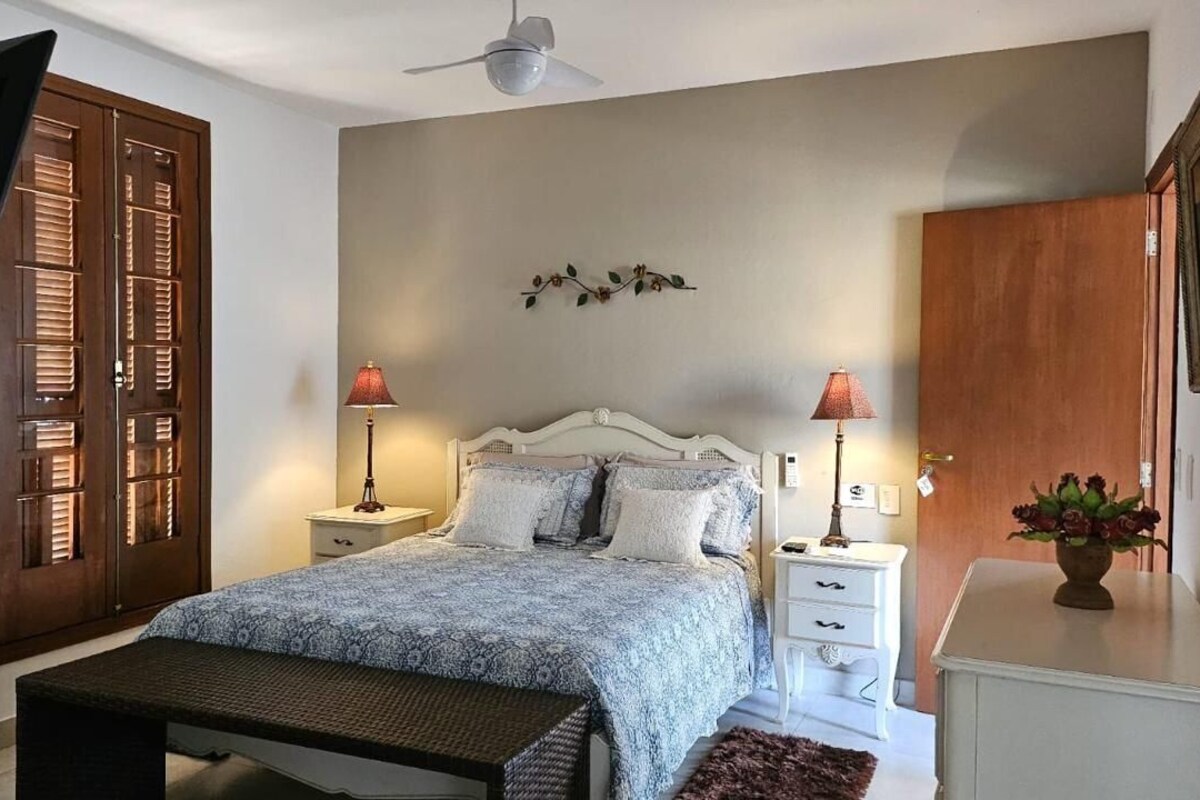 Premium bedding, pillow-top beds, minibar, free WiFi