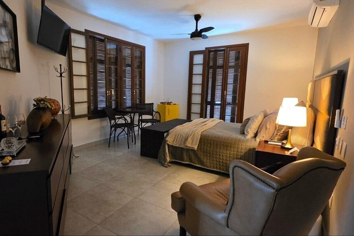 Premium bedding, pillow-top beds, minibar, free WiFi