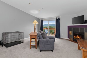 Living area - Spacious Pet Friendly 1 bed, private deck, mt views (Fraser)