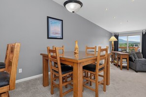 Dining - Spacious Pet Friendly 1 bed, private deck, mt views (Fraser)